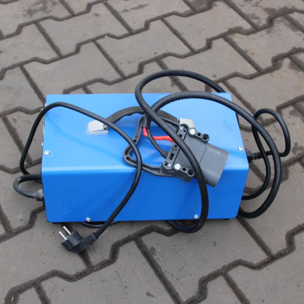 vysokozdvižný vozík HELI CDD1525JS-LI 250115 bazarový nabíjecí automat