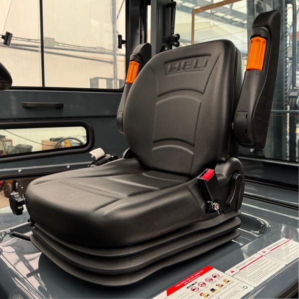 vysokozdvižný vozík elektrický HELI G4-LI 1,8t black edition sedadlo