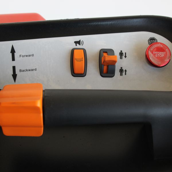 vychystávací vozík HELI OPSM elektrický ovládací prvky