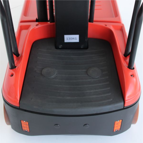 vychystávací vozík HELI OPSM elektrický nástupní plošina