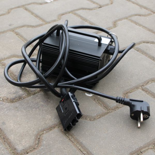 paletový vozík elektrický HELI CBD15J-LIS bazarový nabíjecí automat