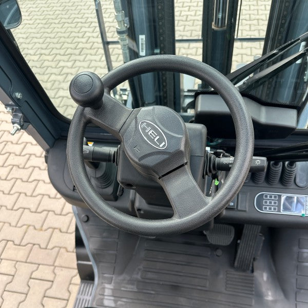 Spalovací dieselový vozík HELI řady H3, nosnost 2,5 t S05