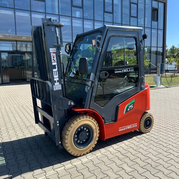 Elektrický čtyřkolový vozík HELI řady G2 s LI-ION baterií, nosnost 2,5 t S17